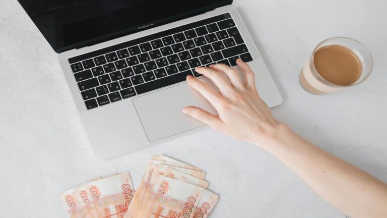 Como Ganhar Dinheiro na Internet Revendendo PLR