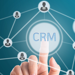 Interface digital representando o conceito de CRM e conexão entre clientes.